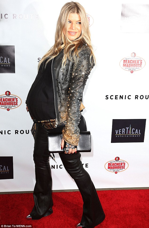 Fergie Pregnant Pictures 22