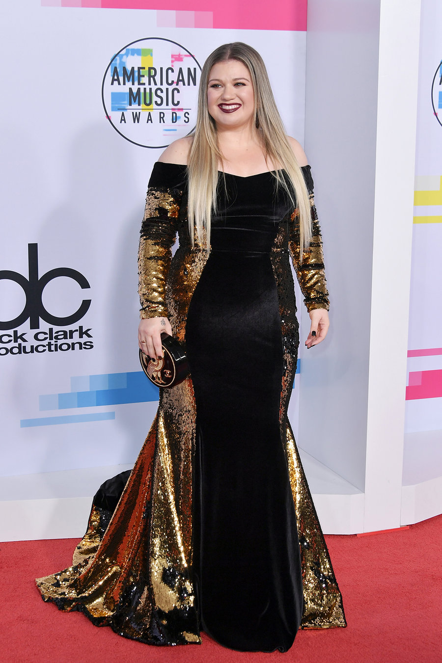 Kelly Clarkson in a Christian Siriano gown. Photo by Neilson Barnard for Getty Images